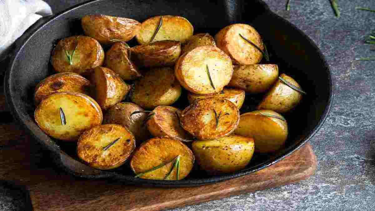 des-pommes-de-terre-au-four-parfaites-avec-lastuce-secrete-de-cuisson-i-elles-seront-super-croustillantes