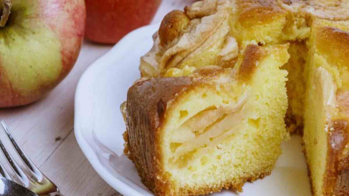 tarte-aux-pommes-et-uniquement-des-blancs-doeufs-un-dessert-dietetique-sans-beurre-seulement-150-kcal