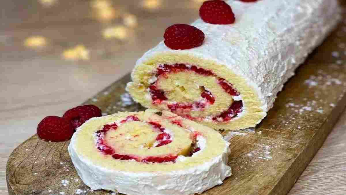 gateau-roule-aux-fraises-et-chantilly