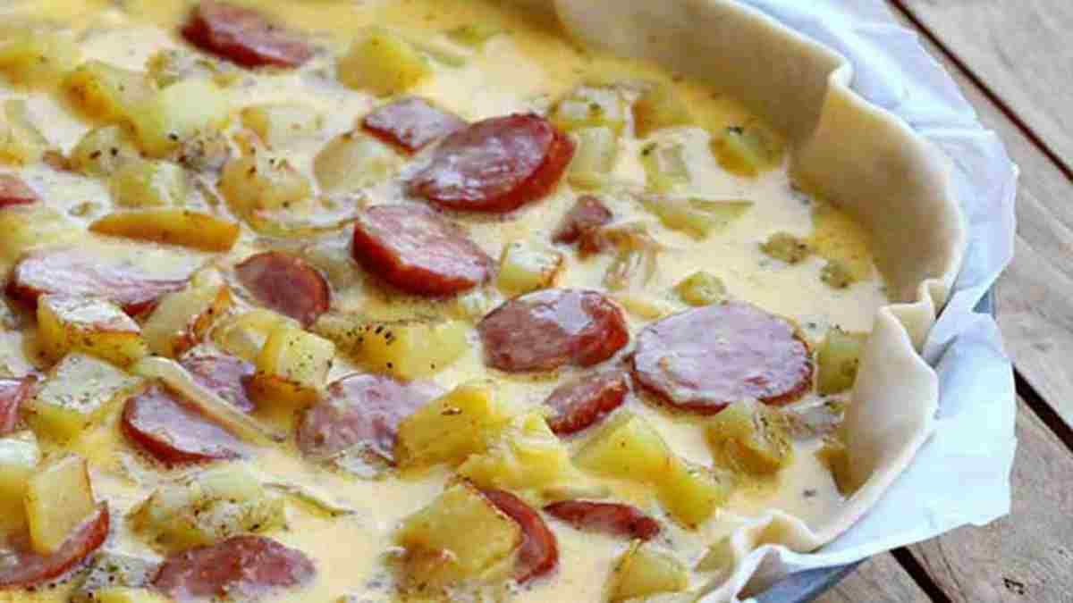 irresistible-quiche-campagnarde-aux-saucisses-fumees-et-pommes-de-terre