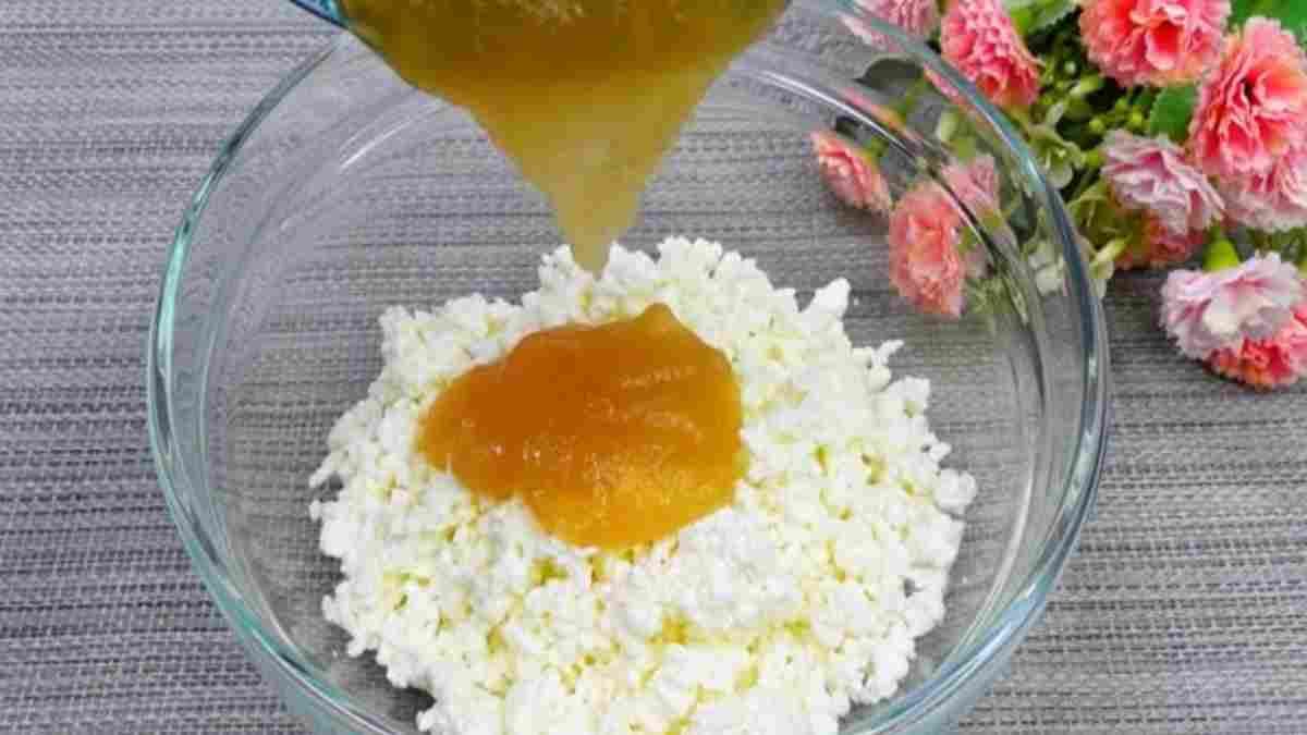 je-verse-la-confiture-dans-la-ricotta-et-prepare-ce-dessert-de-seulement-80-kcal-il-sest-vendu-comme-des-petits-pains-chauds