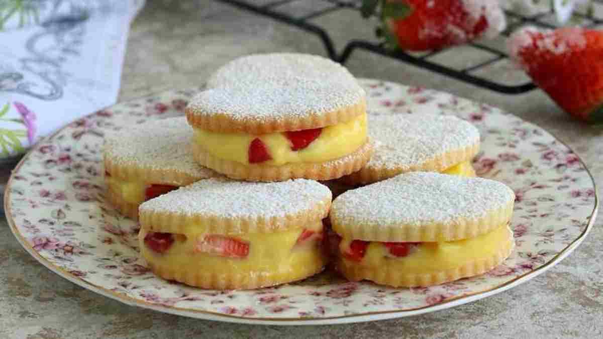 biscuits-aux-fraises-et-a-la-creme-patissiere-2