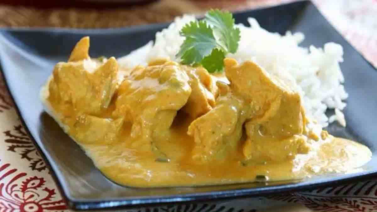 emince-de-poulet-aux-pommes-sauce-curry-incroyable-2