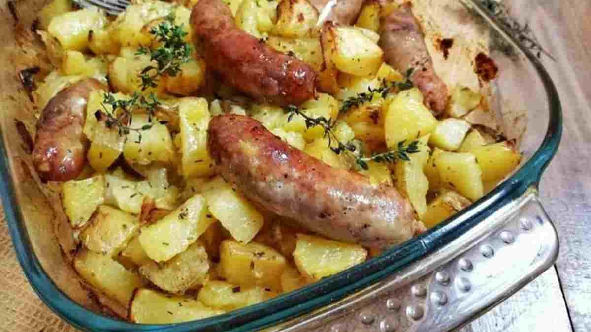 pommes-de-terre-et-saucisses-au-four-une-tuerie