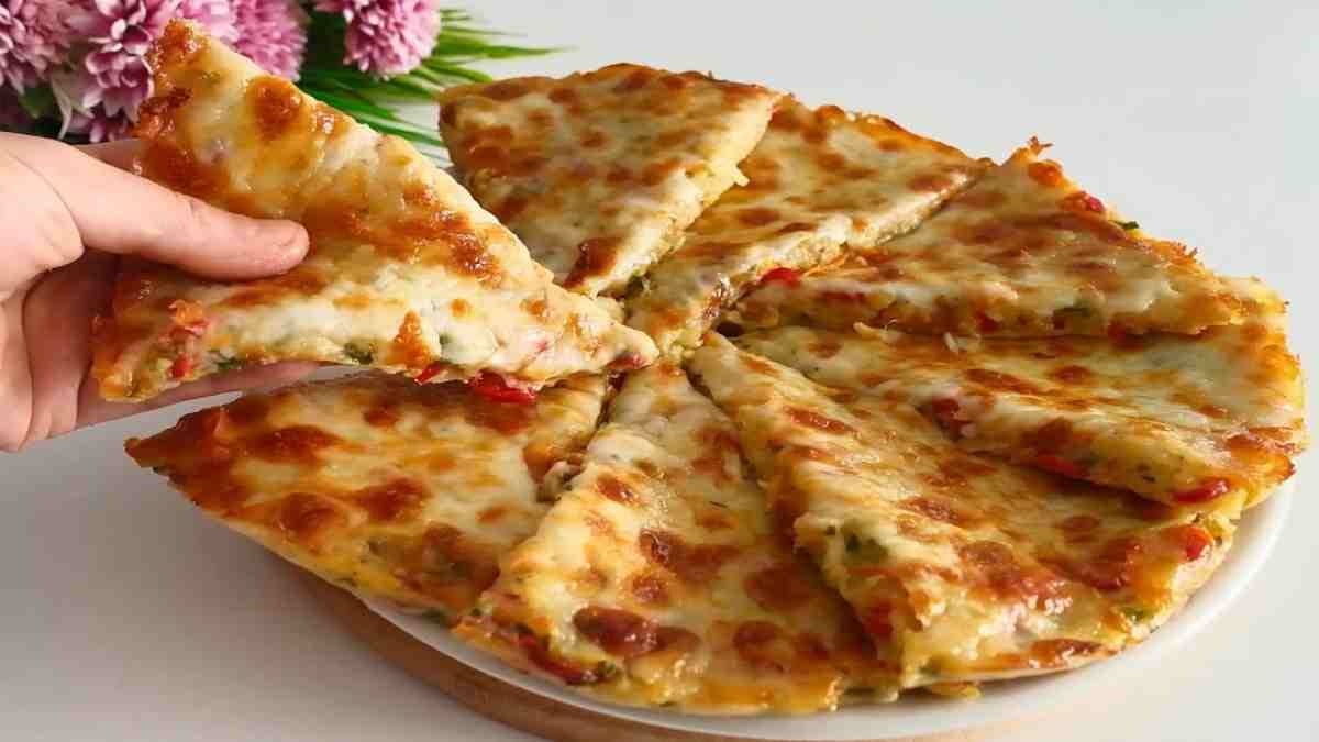 javais-envie-de-pizza-alors-jen-ai-fait-une-avec-une-base-de-legumes-plus-nutritive-et-saine