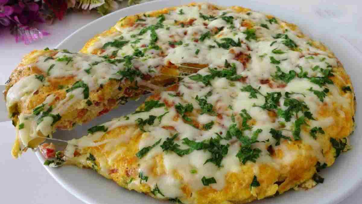 pour-le-diner-quand-je-nai-meme-pas-une-heure-pour-cuisiner-je-prepare-cette-omelette-bien-nourrissante-et-rassasiante